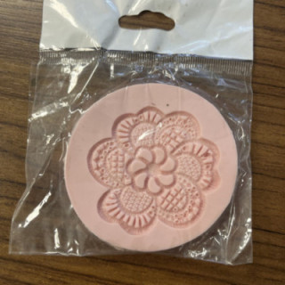 Çiçek desenli yuvarlak pembe silikon kalıp