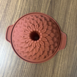 Kahverengi silikon desenli kek kalıbı