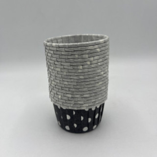 Siyah üzerine beyaz puantiyeli  muffın kalıp çap:7 Adet:20