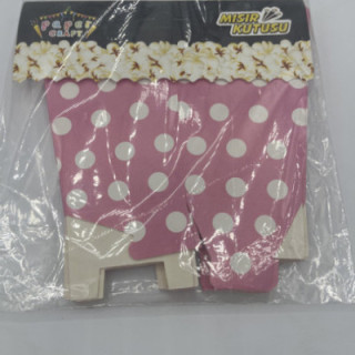 Pembe beyaz puantiyeli mısır kutusu