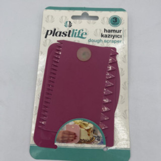 Koyu pembe üçlü hamur kesici kazıyıcı