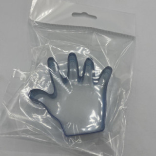 Mavi plastik kurabiye kalıbı (el)