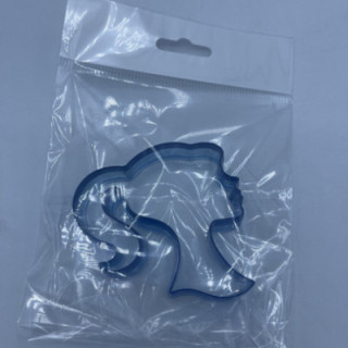 Mavi plastik kurabiye kalıbı (kadın silüet)