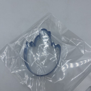 Mavi plastik kurabiye kalıbı (yumurtadan çıkan civciv)