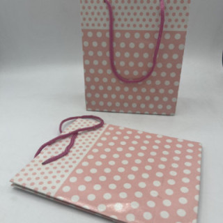 Pembe beyaz puantiyeli ipli çanta poşet