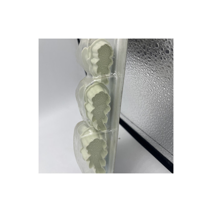 Üçlü beyaz ince yaprak şekilli basmalı kalıp plastik kopat