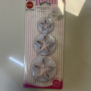 Beyaz renk 3lü boy boy yıldız çiçeği kesici kalıp