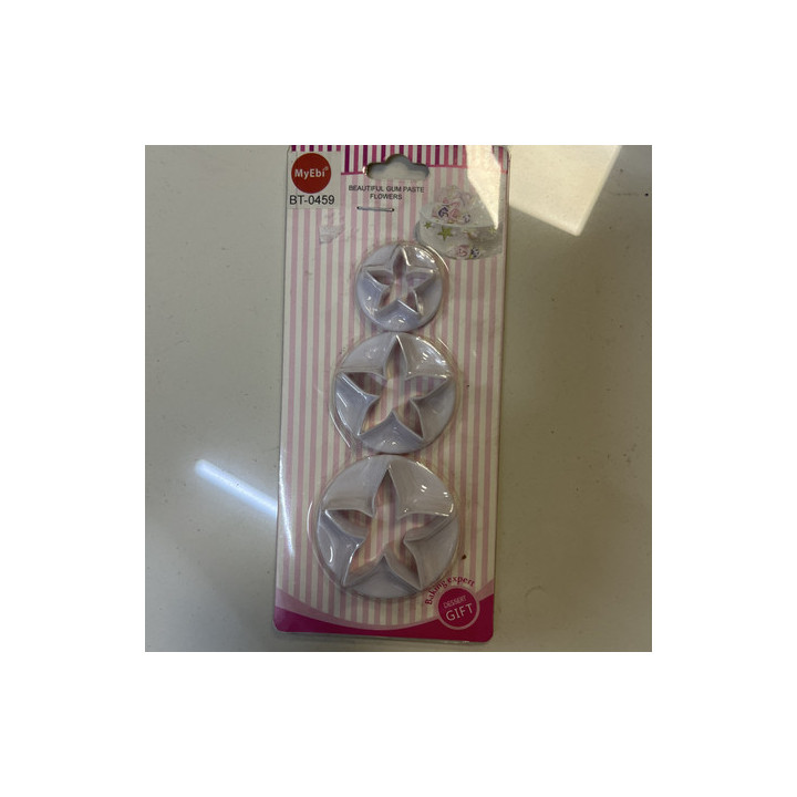 Beyaz renk 3lü boy boy yıldız çiçeği kesici kalıp