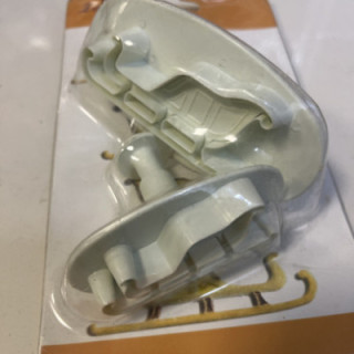 Beyaz renk ikili kızak şekilli kalıp