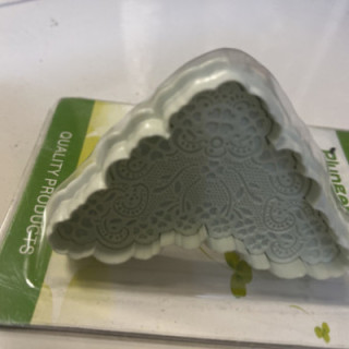 Tekli beyaz renk 3yaprak yonca kalıp basmalı