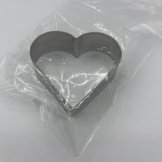 Tek kalp şeklinde metal kurabiye kalıbı