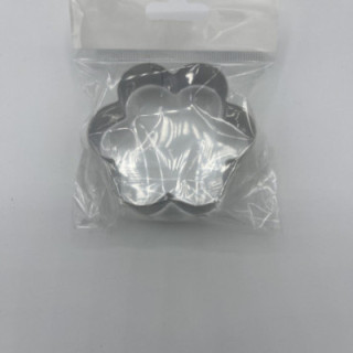 Orta çiçek şekilli metal kurabiye kalıbı