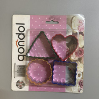 Kenarları farklı renkli 4lü geometrik şekilli metal kalıp