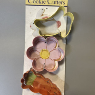 Tavşan çiçek havuçlu renkli metal kalıp 3lü